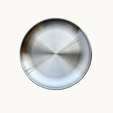 Top view of a 20cm stainless steel meal plate, highlighting its smooth, durable, and non-toxic design for everyday use.